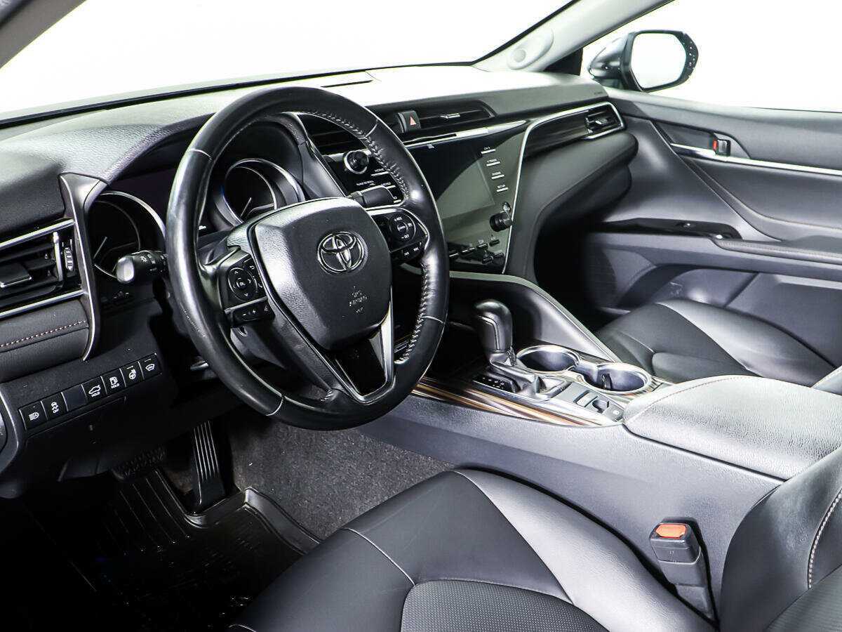 Toyota Camry 2019 года с пробегом. Фото: #12