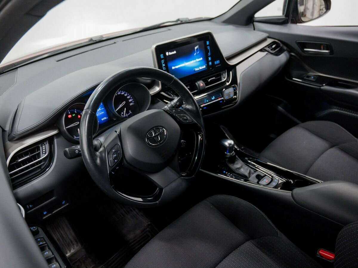 Toyota C-HR 2018 года с пробегом. Фото: #10