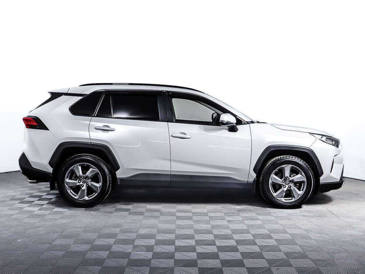 Toyota RAV4 2020 года с пробегом. Фото: #3