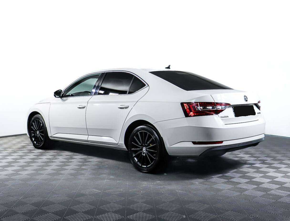 Skoda Superb 2017 года с пробегом. Фото: #5
