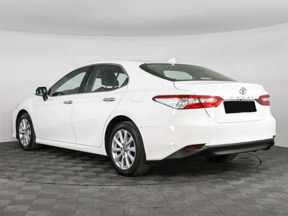 Toyota Camry 2019 года с пробегом. Фото: #5