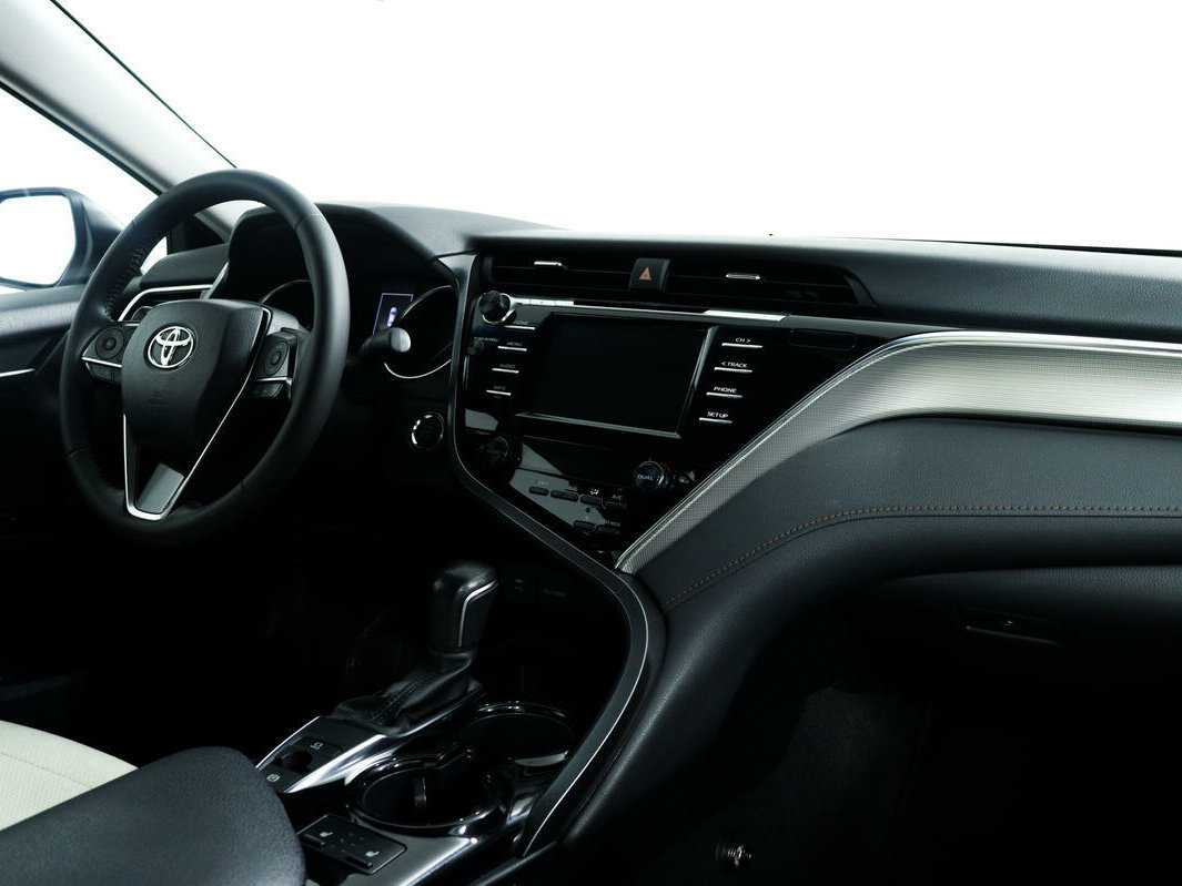Toyota Camry 2019 года с пробегом. Фото: #8
