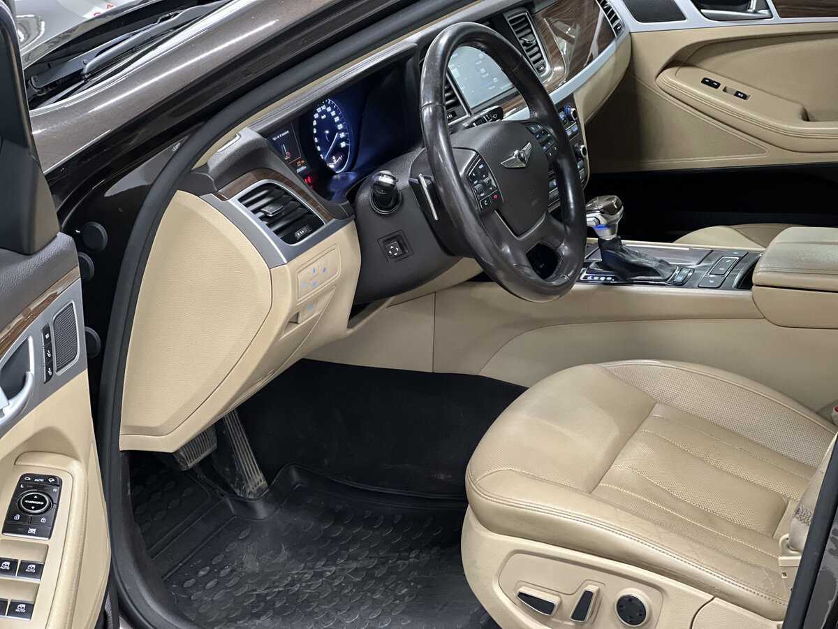 Hyundai Genesis 2014 года с пробегом. Фото: #14