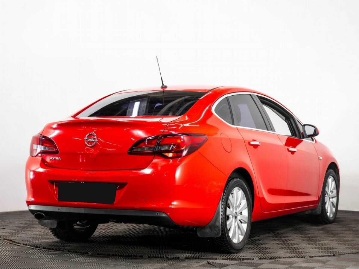 Opel Astra 2013 года с пробегом. Фото: #3