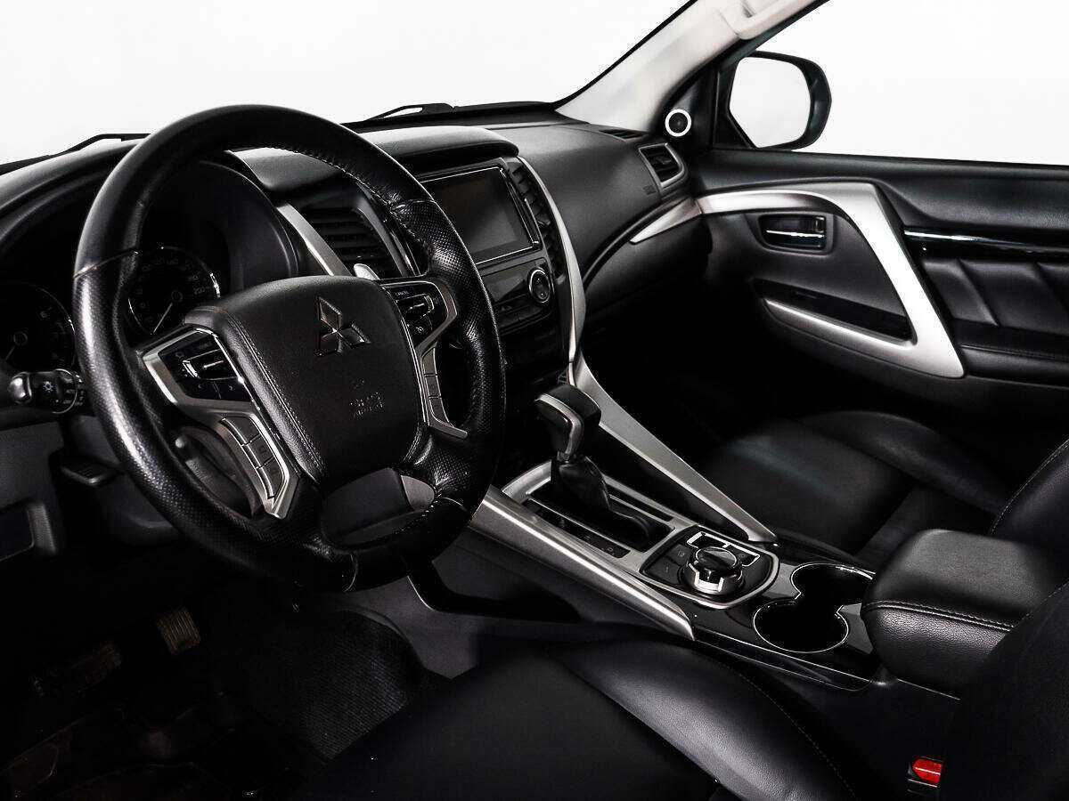 Mitsubishi Pajero Sport 2016 года с пробегом. Фото: #7