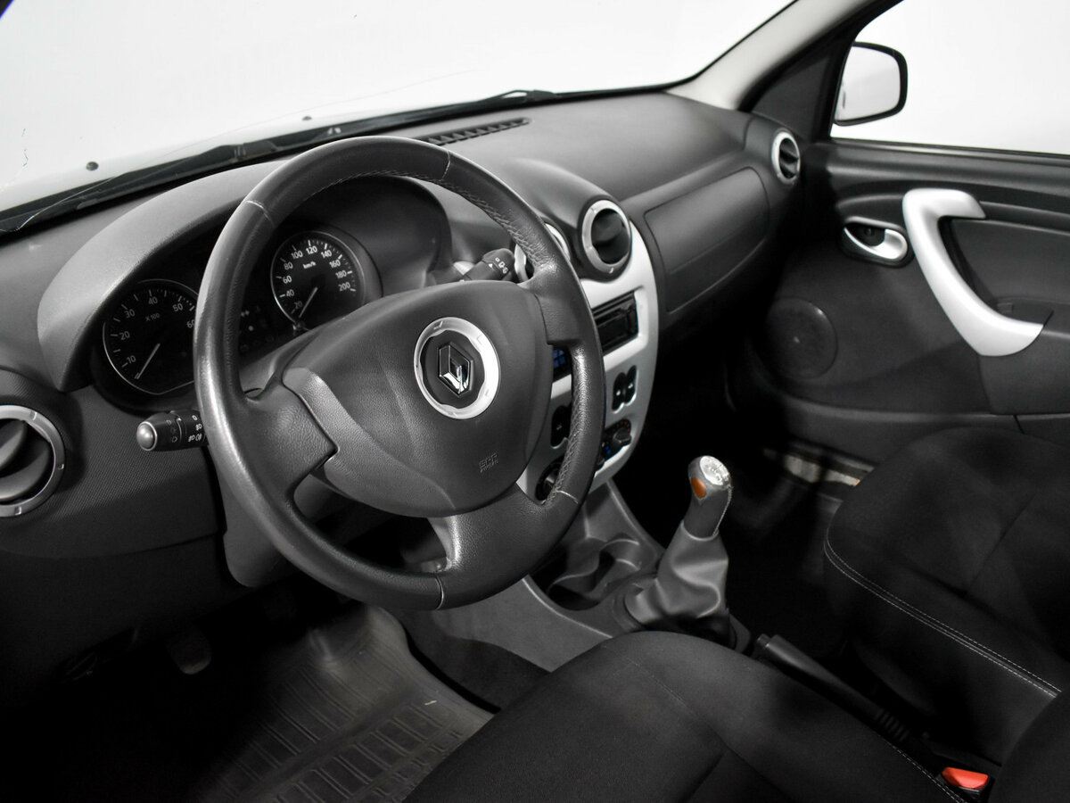 Renault Sandero 2012 года с пробегом. Фото: #8