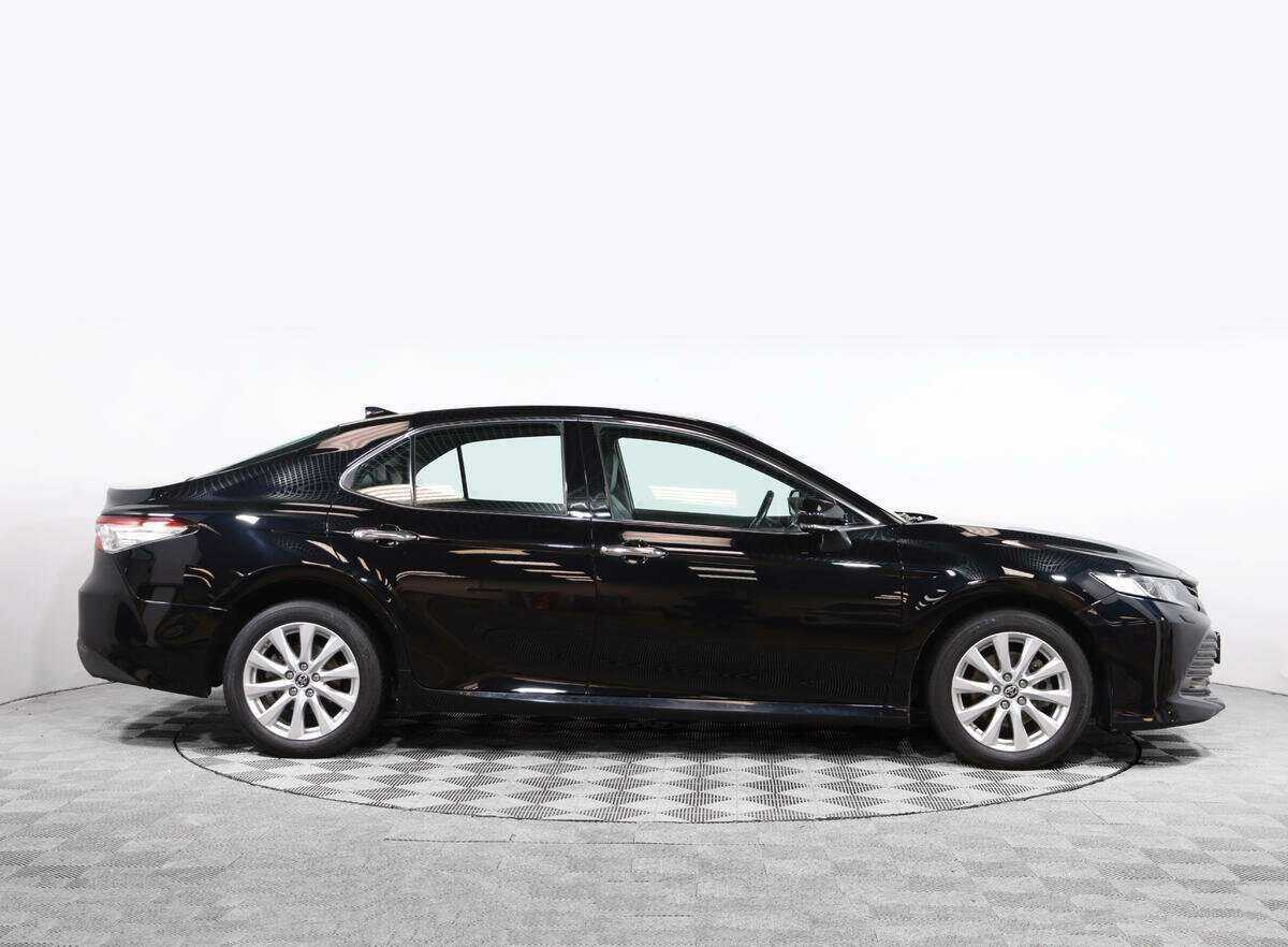 Toyota Camry 2018 года с пробегом. Фото: #2