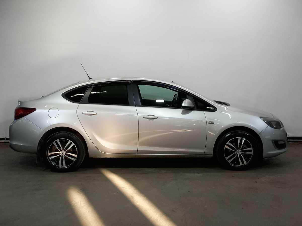 Opel Astra 2012 года с пробегом. Фото: #3