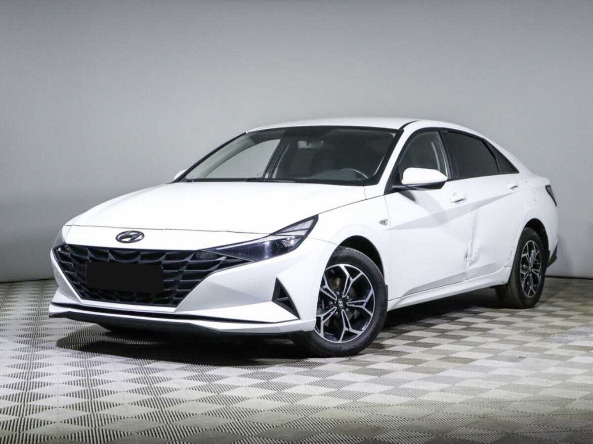 Hyundai Elantra 2021 года с пробегом. Посмотреть фото