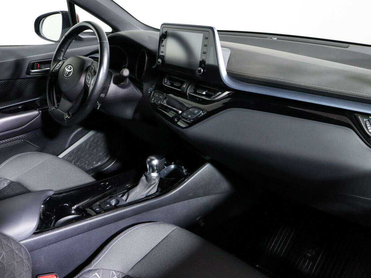 Toyota C-HR 2019 года с пробегом. Фото: #6
