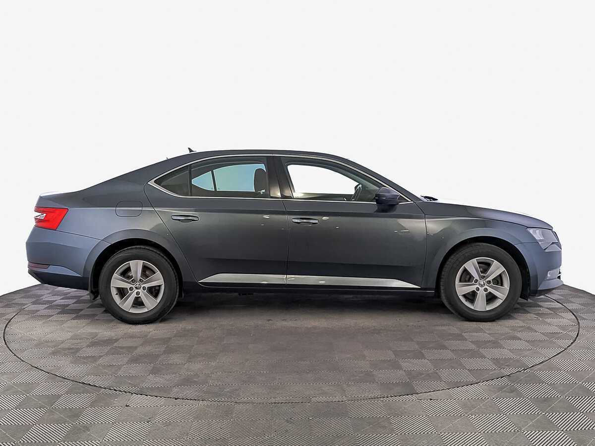 Skoda Superb 2019 года с пробегом. Фото: #3