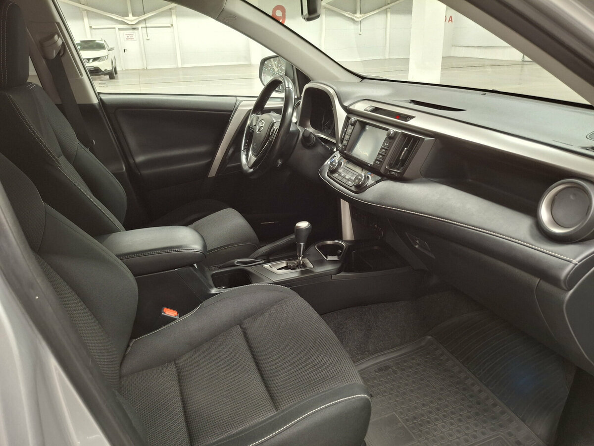 Toyota RAV4 2019 года с пробегом. Фото: #10