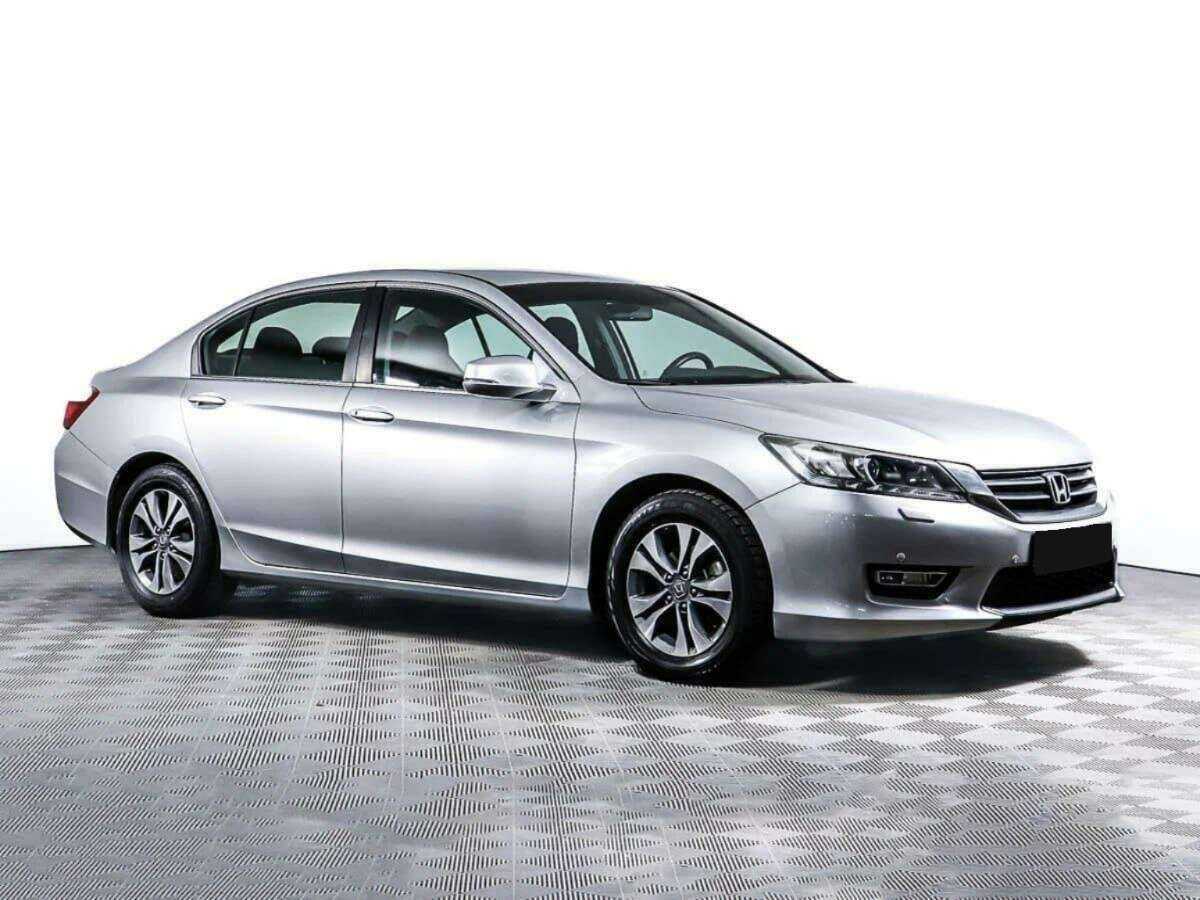 Honda Accord 2013 года с пробегом. Фото: #2
