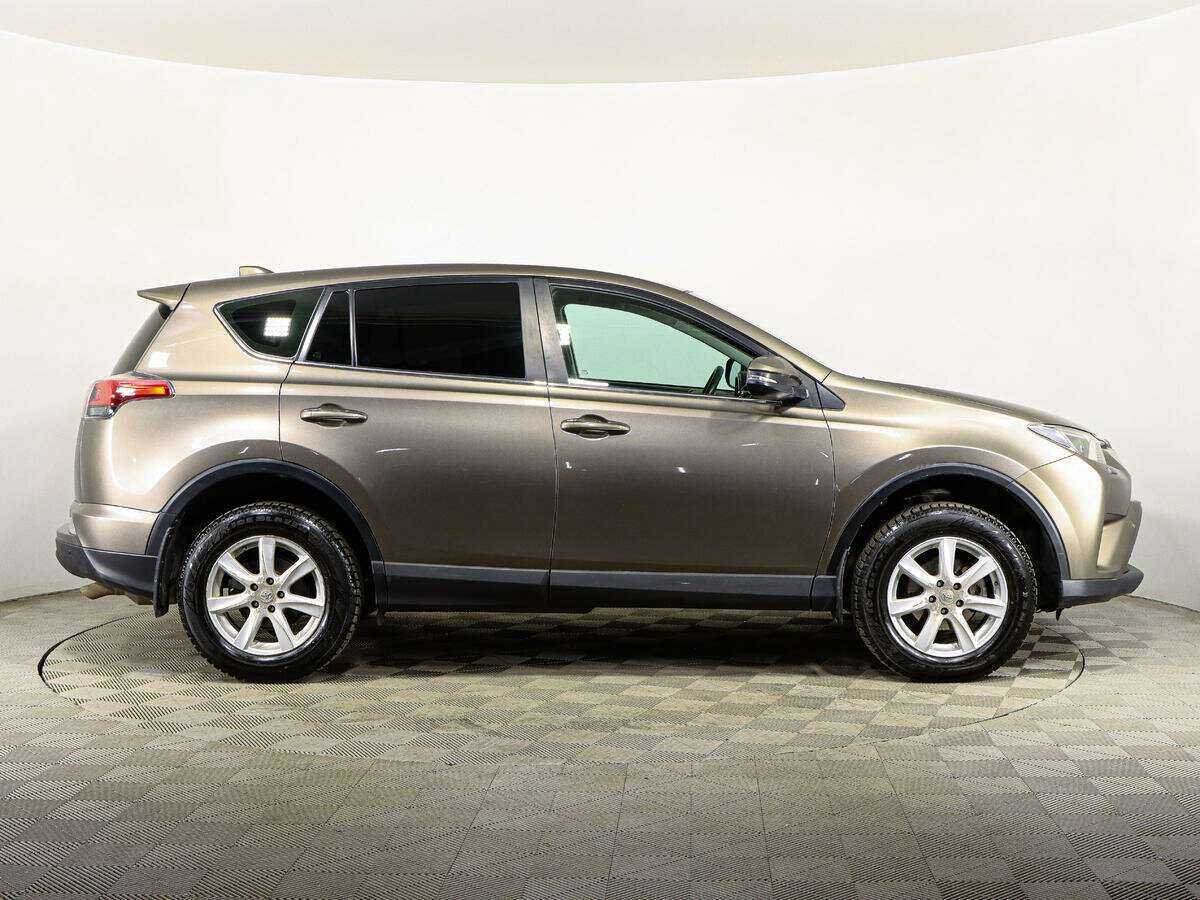 Toyota RAV4 2017 года с пробегом. Фото: #3