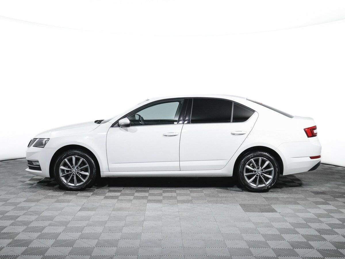 Skoda Octavia 2023 года с пробегом. Фото: #4