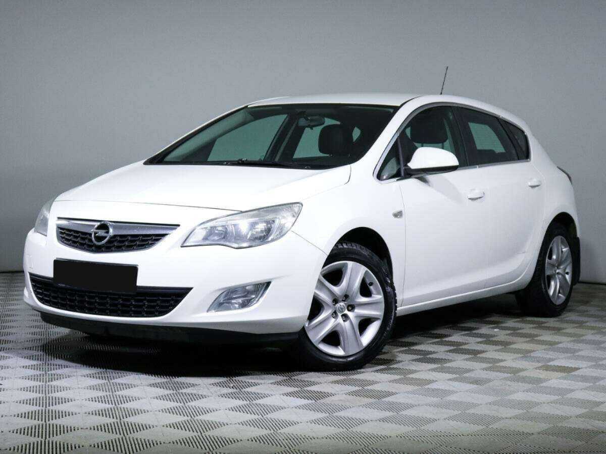 Opel Astra 2012 года с пробегом. Посмотреть фото