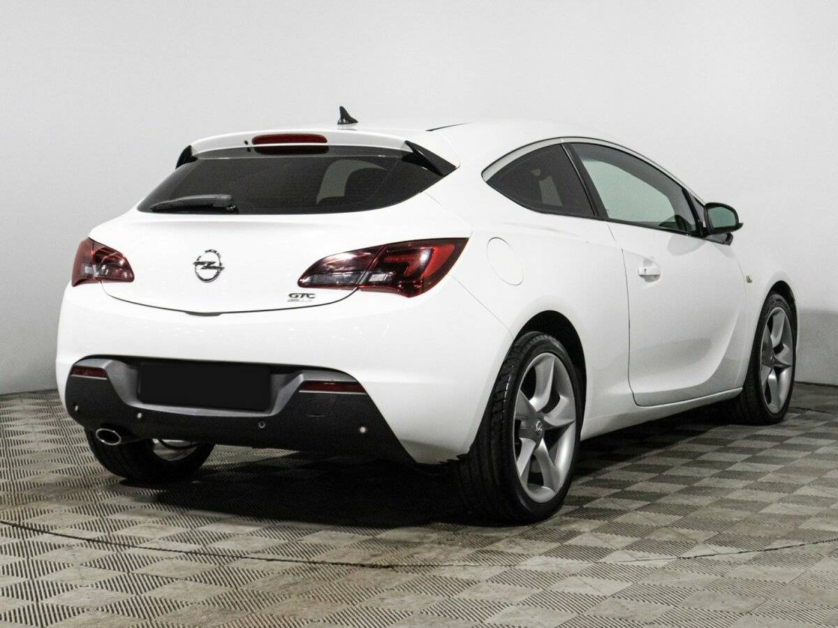Opel Astra 2013 года с пробегом. Фото: #4