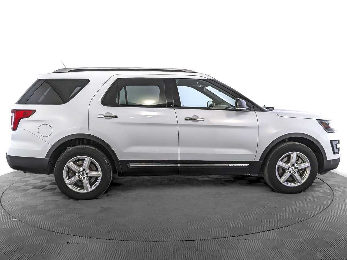 Ford Explorer 2017 года с пробегом. Фото: #3