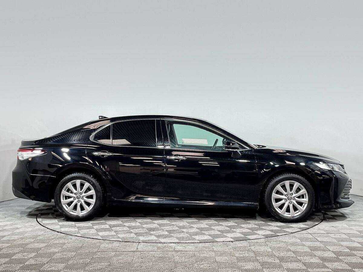 Toyota Camry 2018 года с пробегом. Фото: #2
