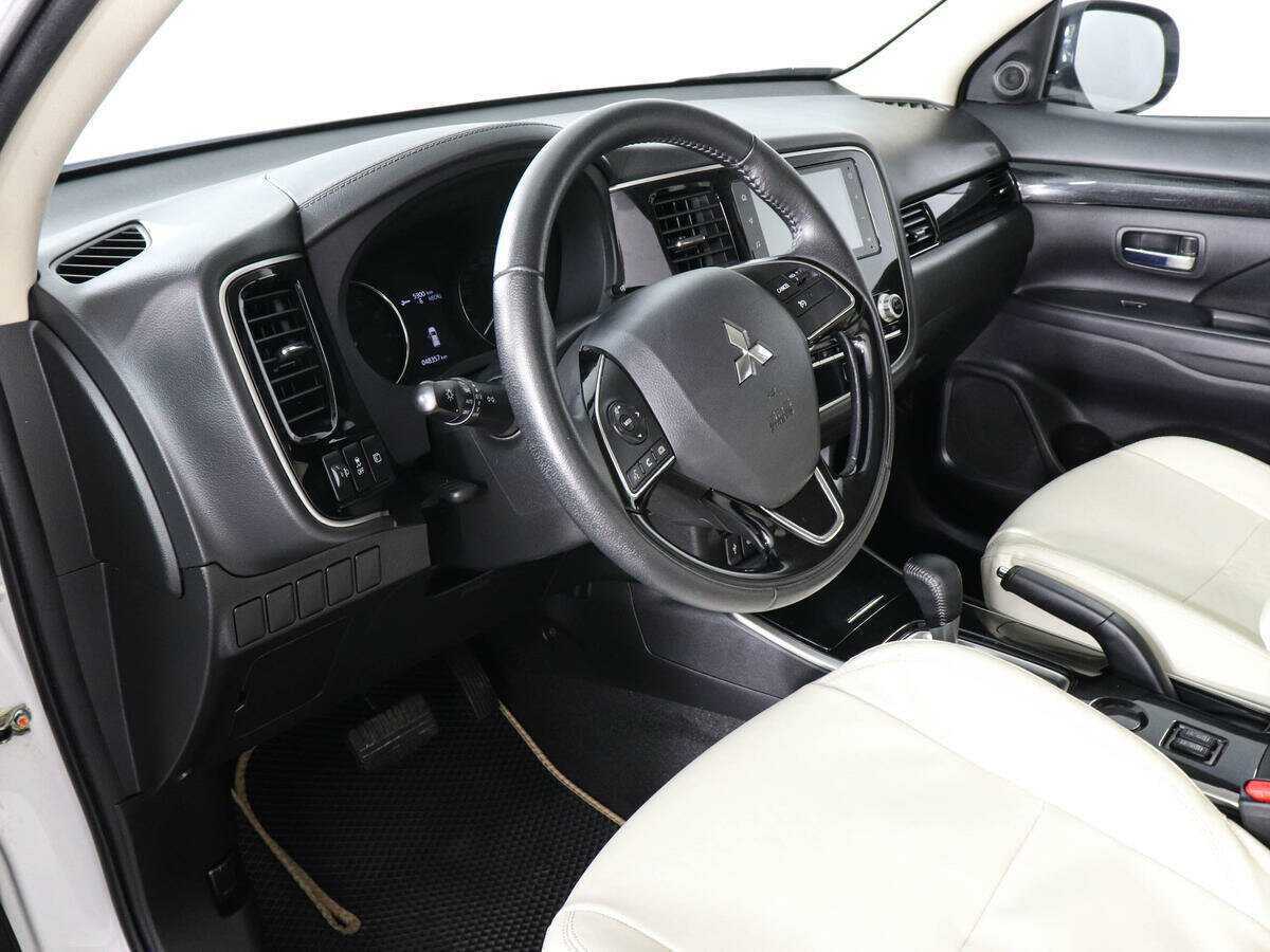 Mitsubishi Outlander 2021 года с пробегом. Фото: #8