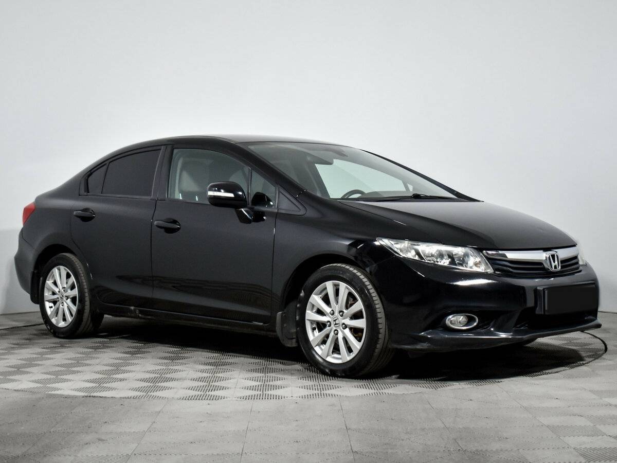 Honda Civic 2012 года с пробегом. Фото: #2