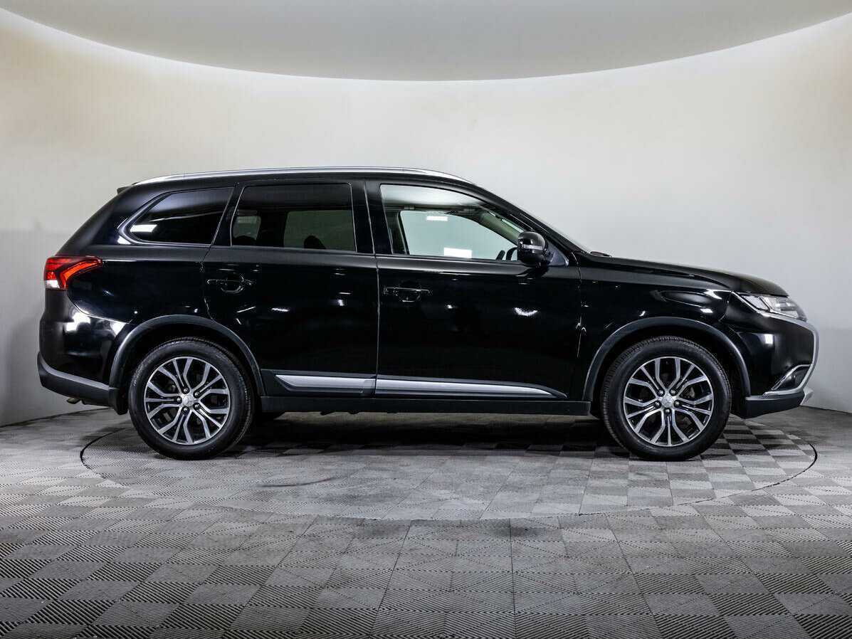 Mitsubishi Outlander 2017 года с пробегом. Фото: #3