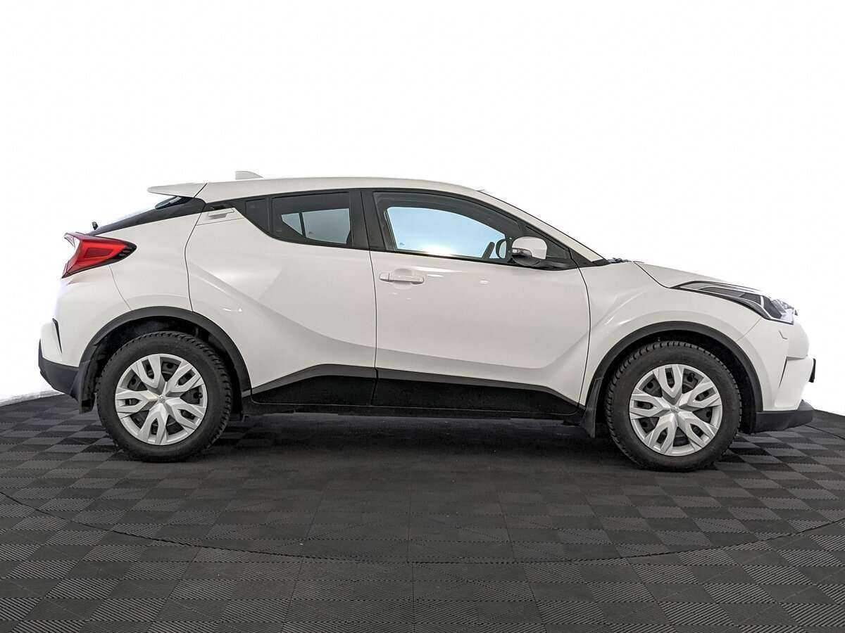 Toyota C-HR 2019 года с пробегом. Фото: #3