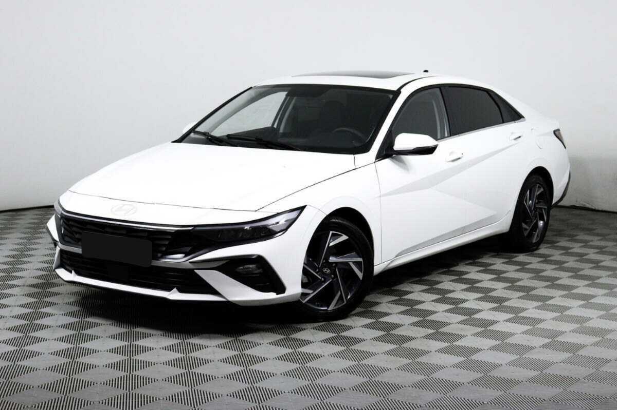 Hyundai Elantra 2023 года с пробегом. Посмотреть фото