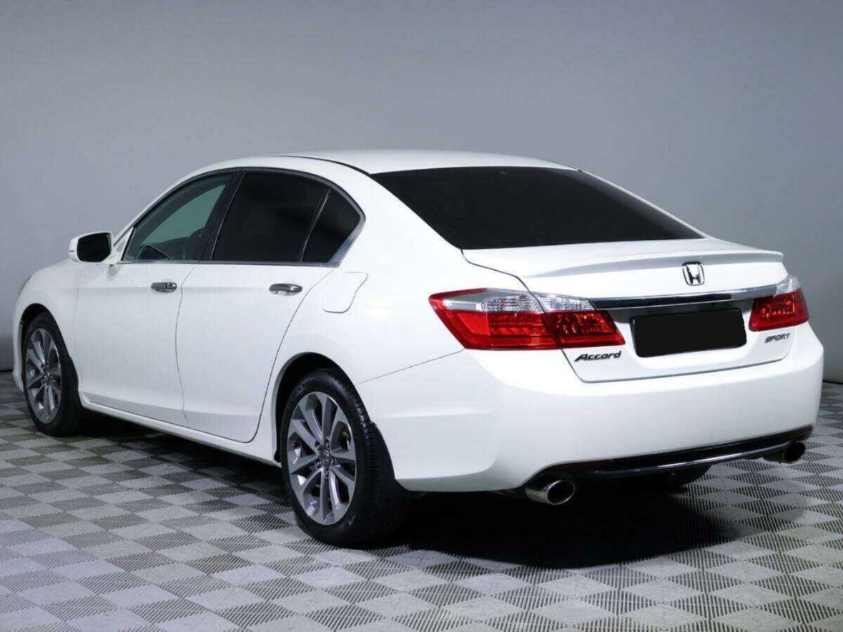 Honda Accord 2013 года с пробегом. Фото: #4
