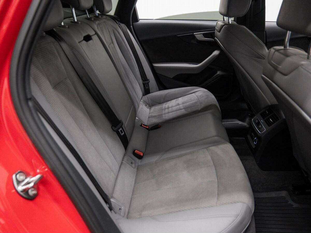 Audi A4 2019 года с пробегом. Фото: #9