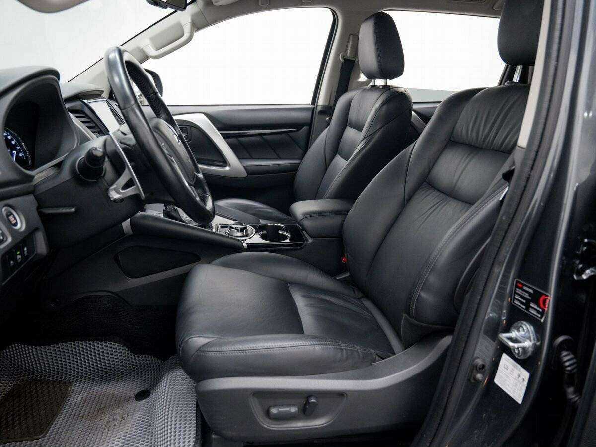 Mitsubishi Pajero Sport 2018 года с пробегом. Фото: #8