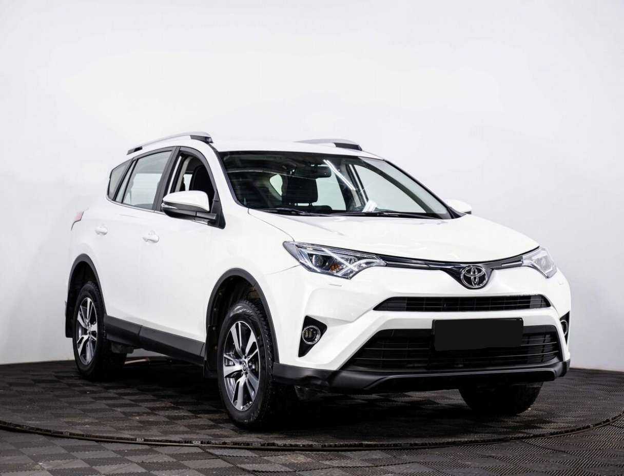Toyota RAV4 2019 года с пробегом. Фото: #2
