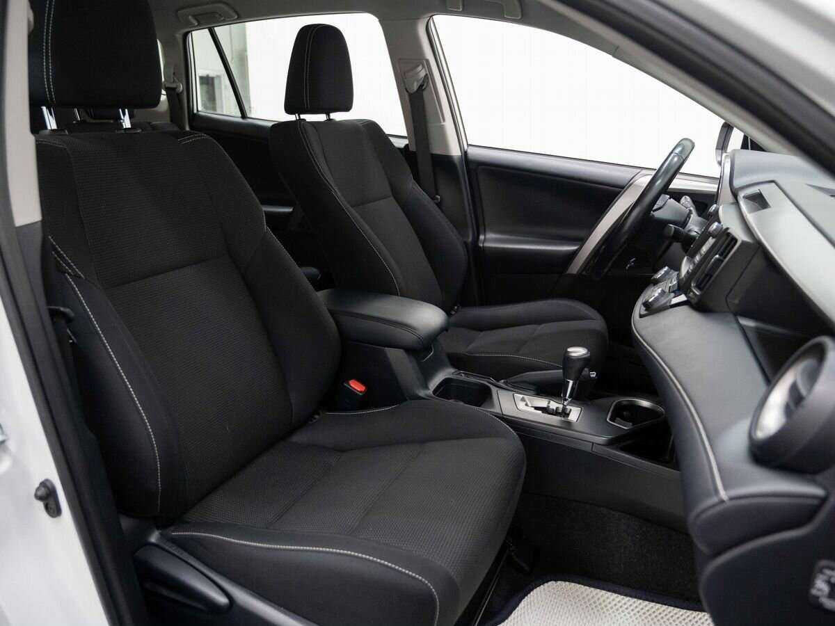 Toyota RAV4 2019 года с пробегом. Фото: #9