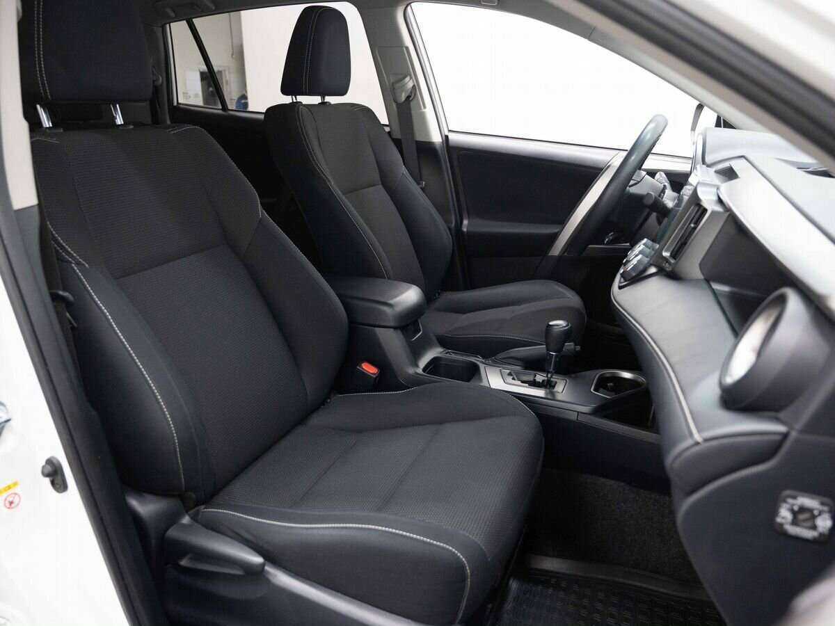 Toyota RAV4 2017 года с пробегом. Фото: #14