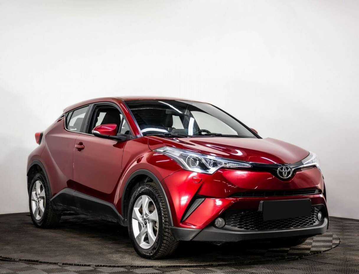 Toyota C-HR 2018 года с пробегом. Фото: #1
