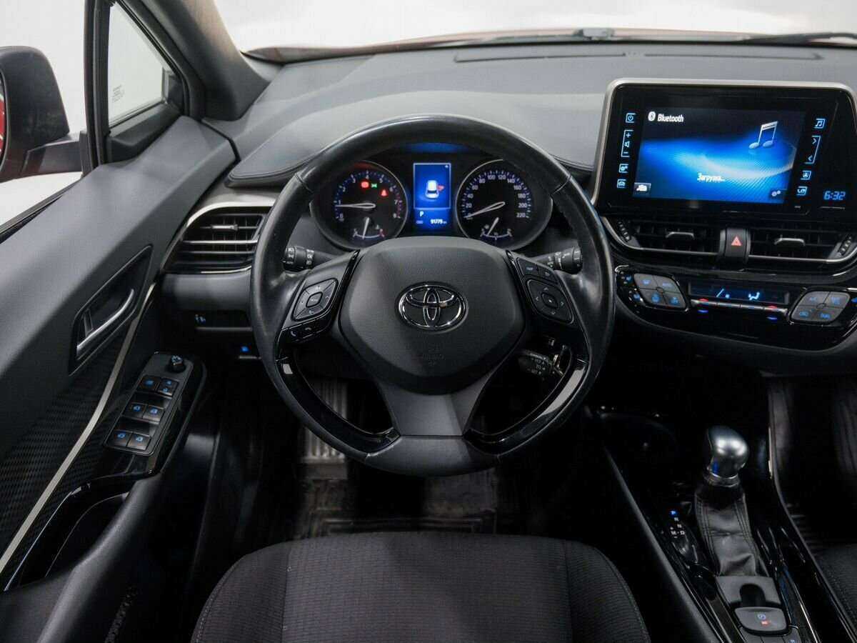 Toyota C-HR 2018 года с пробегом. Фото: #8
