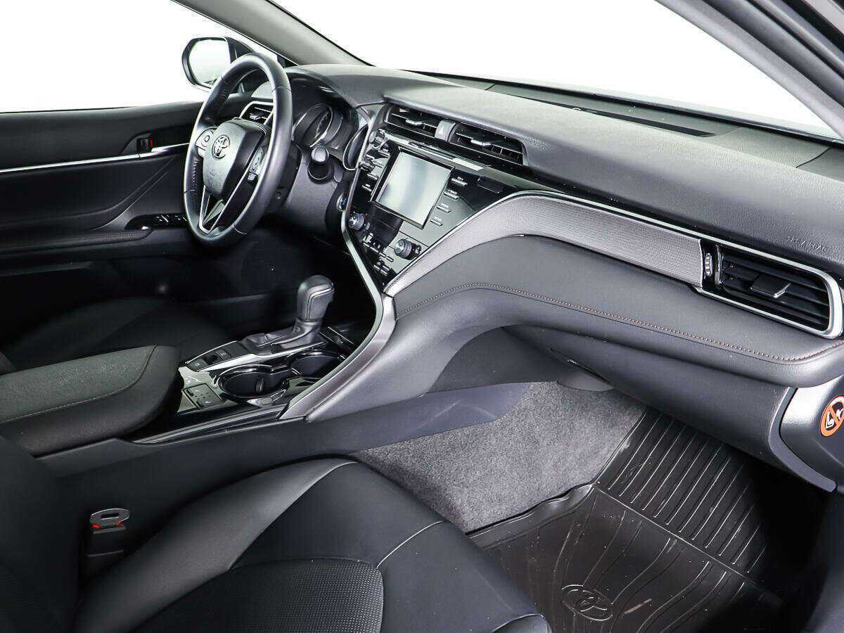 Toyota Camry 2020 года с пробегом. Фото: #8
