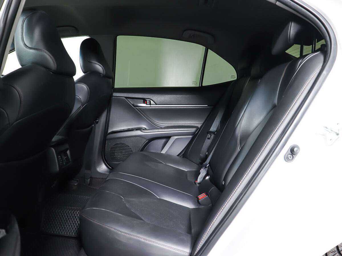 Toyota Camry 2018 года с пробегом. Фото: #9