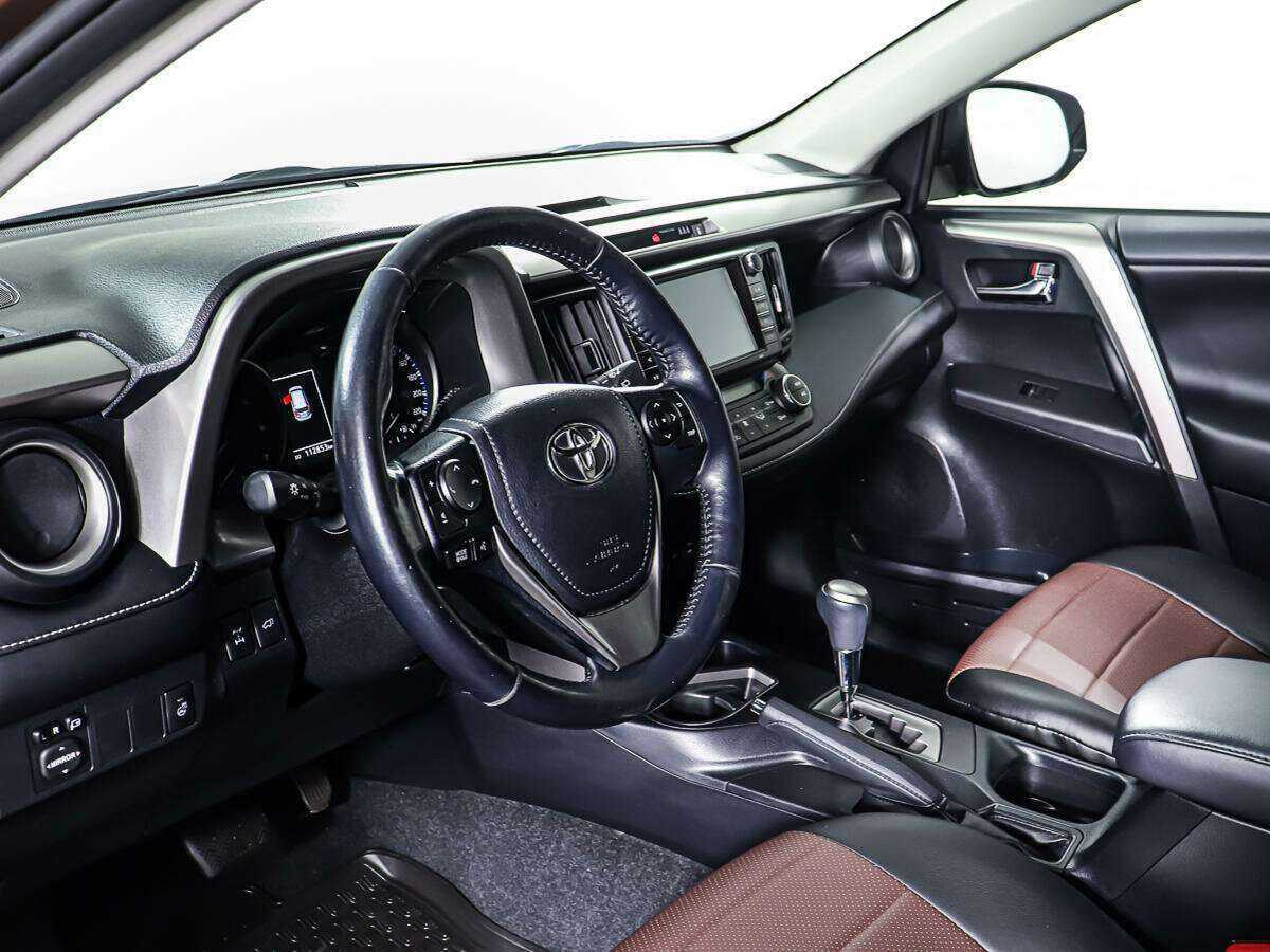 Toyota RAV4 2018 года с пробегом. Фото: #11