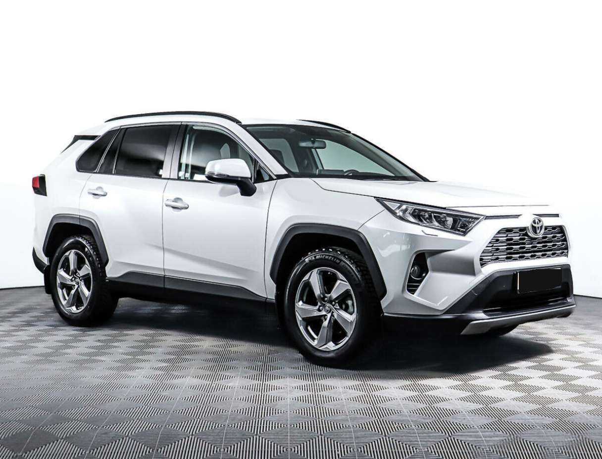 Toyota RAV4 2019 года с пробегом. Фото: #2