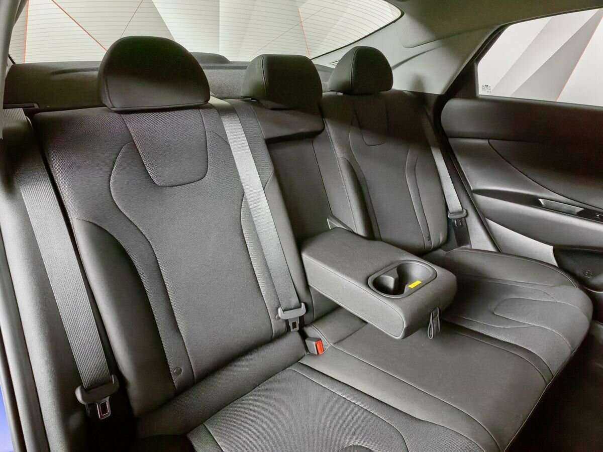 Hyundai Elantra 2022 года с пробегом. Фото: #12