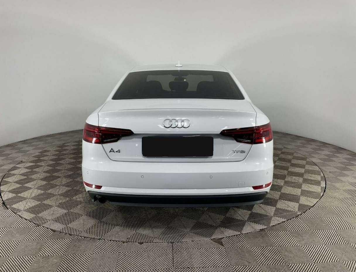 Audi A4 2018 года с пробегом. Фото: #2