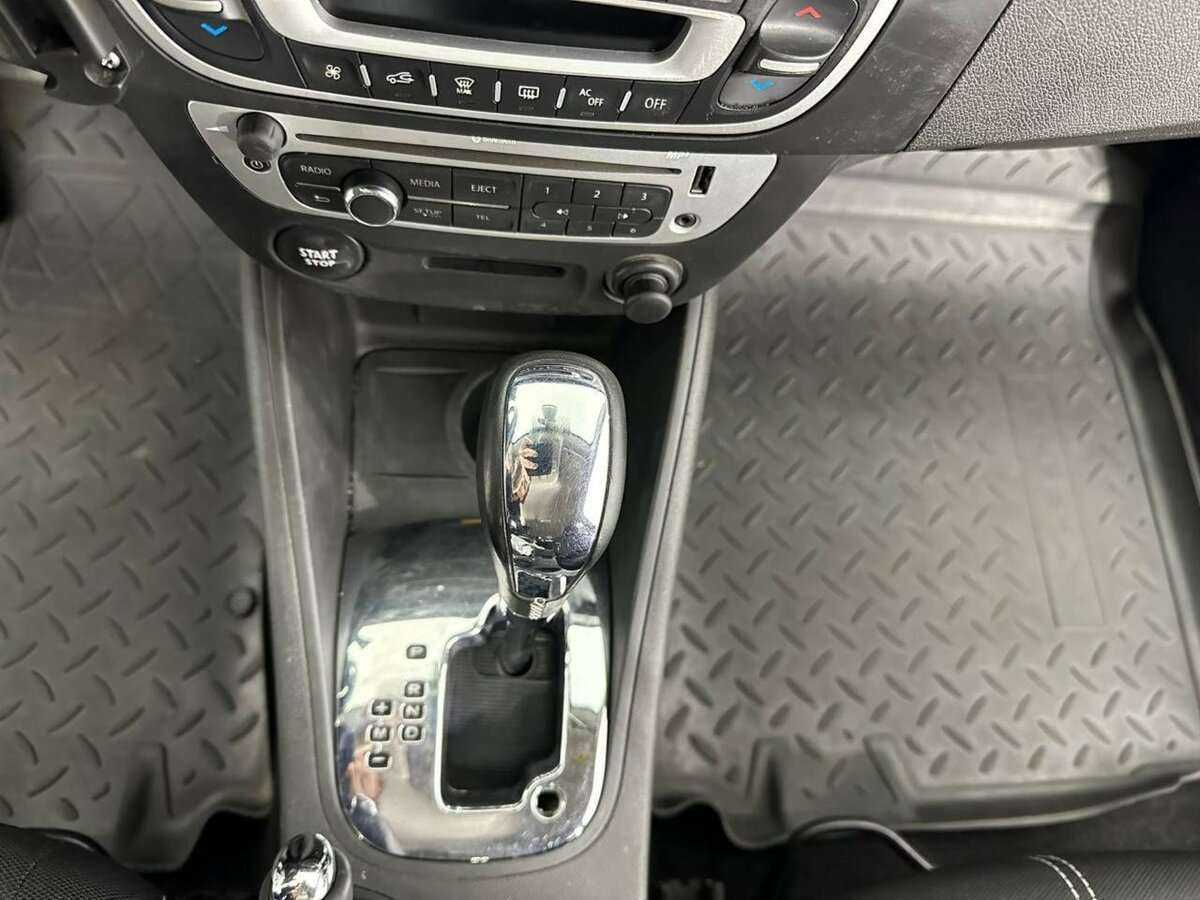 Renault Fluence 2014 года с пробегом. Фото: #12