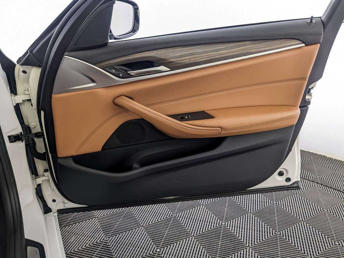 BMW 5 серии 2017 года с пробегом. Фото: #18