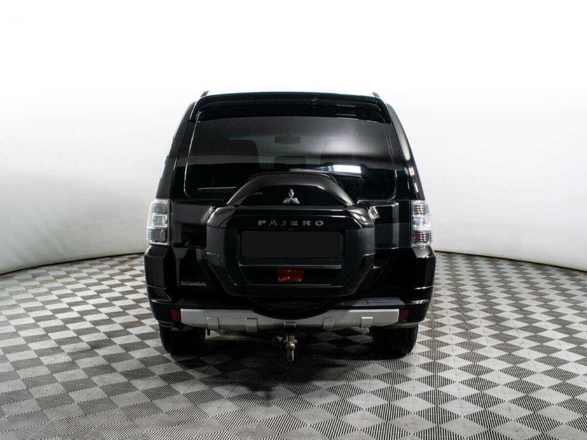 Mitsubishi Pajero 2015 года с пробегом. Фото: #3