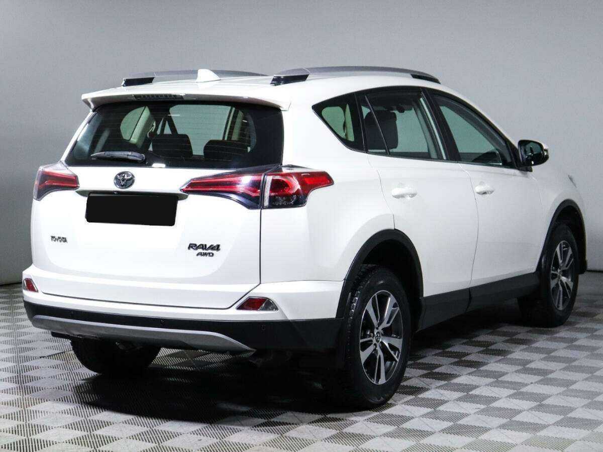 Toyota RAV4 2017 года с пробегом. Фото: #3