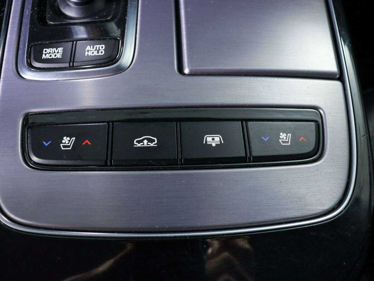 Hyundai Equus 2014 года с пробегом. Фото: #22