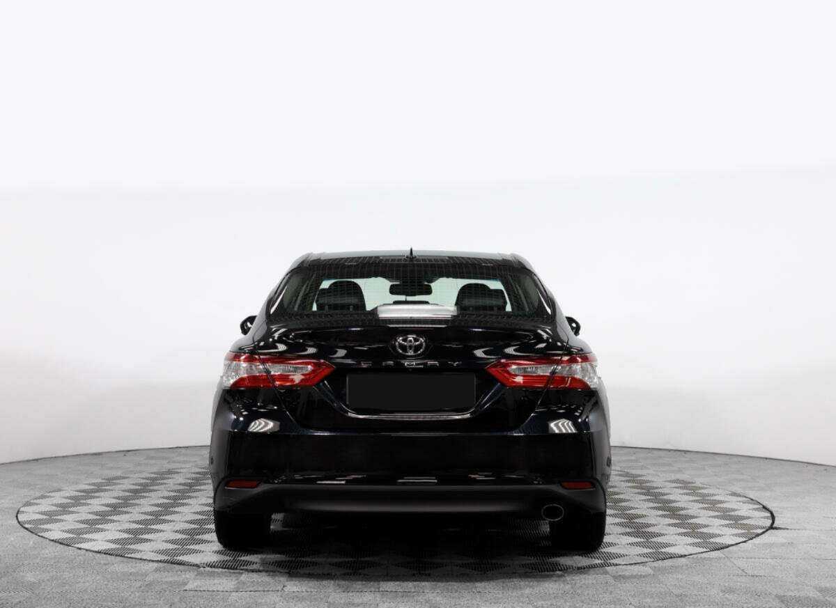 Toyota Camry 2018 года с пробегом. Фото: #4