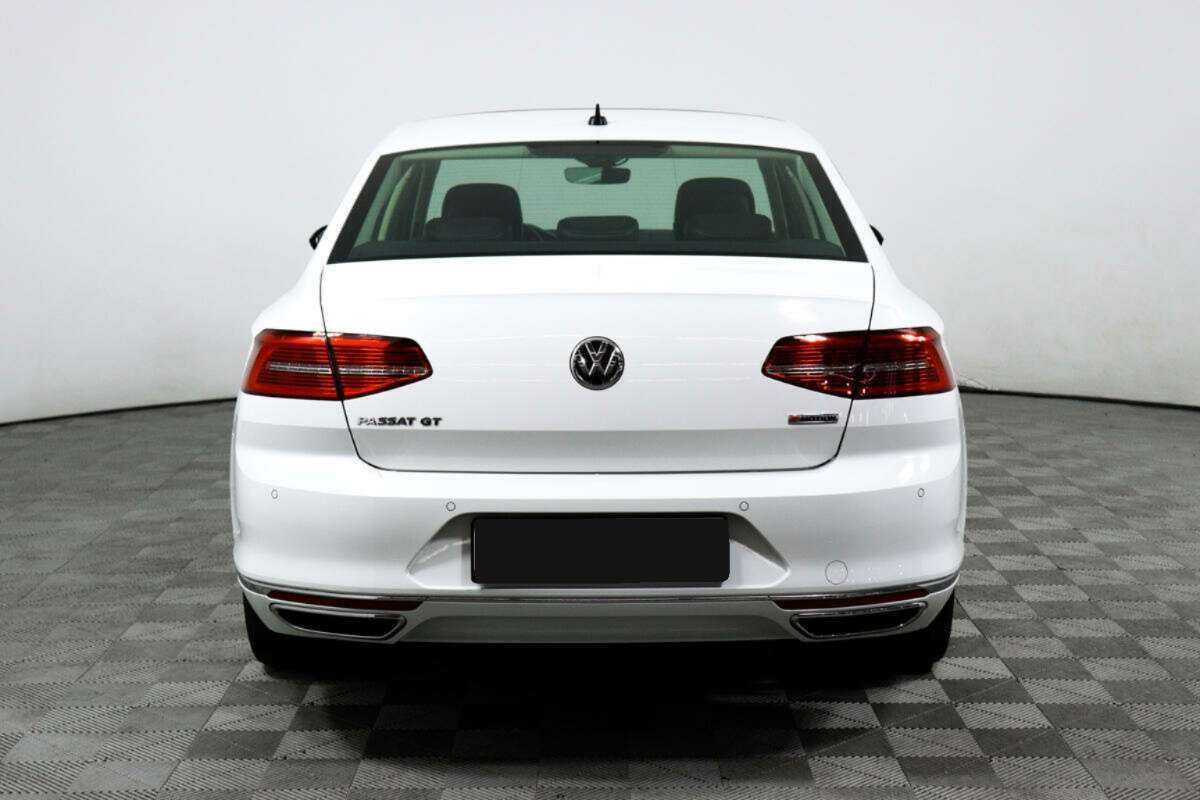 Volkswagen Passat 2018 года с пробегом. Фото: #4