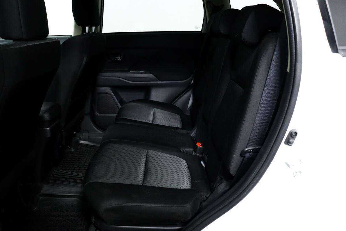 Б/У Митсубиши Оутлэндер 2013 года. Фото: #11